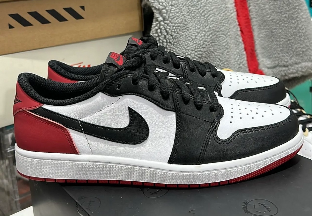 Jordan 1 Retro Low OG Black Toe
