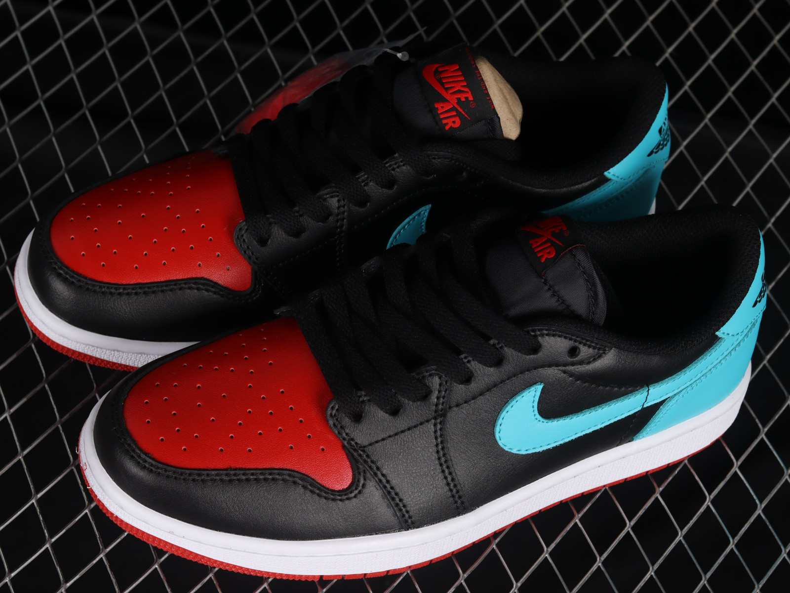 Jordan 1 Retro Low OG UNC to Chicago (Women's)